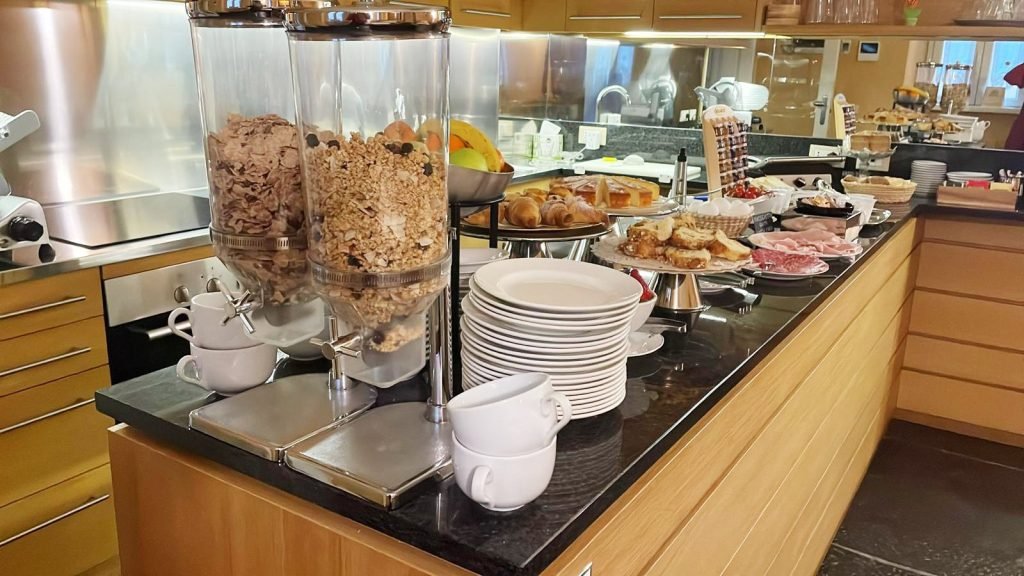 Breakfast Inn 2