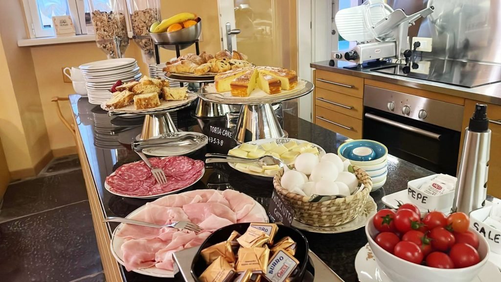 Breakfast Inn 3