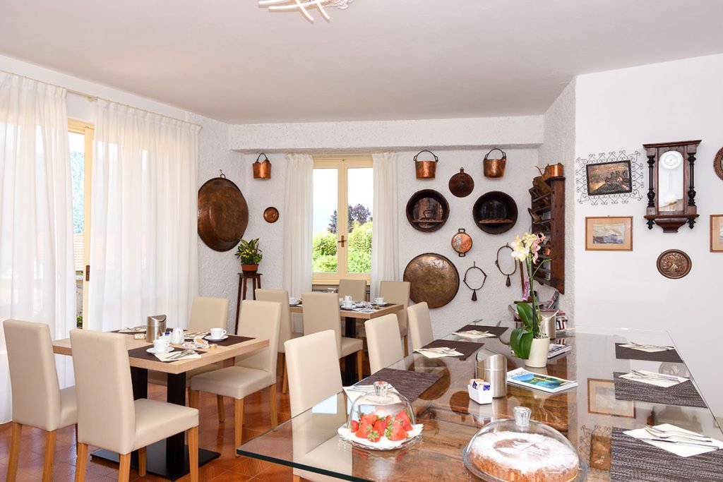 the-small-breakfast-room-13