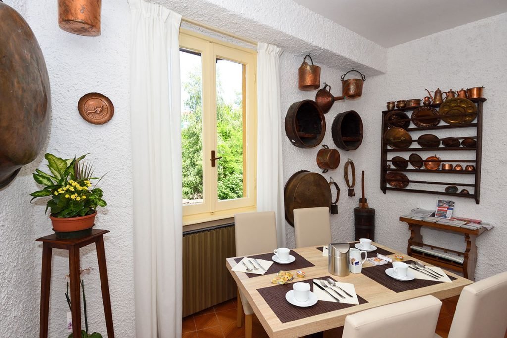 the-small-breakfast-room-17