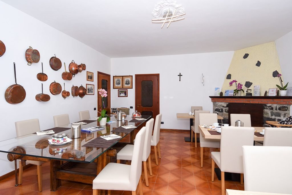 the-small-breakfast-room-7